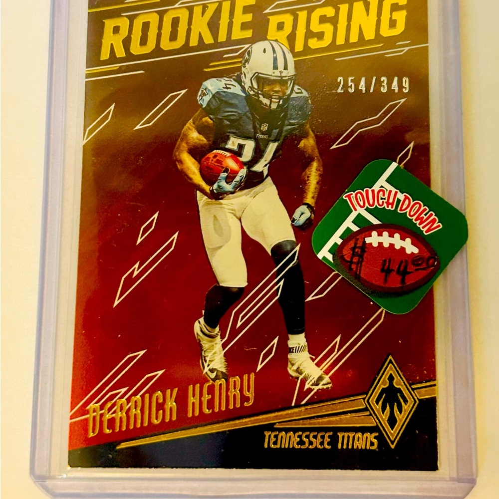 Panini DERRICK HENRY Football ROOKIE Card “Rookie Rising”. CARD is MINT.!!